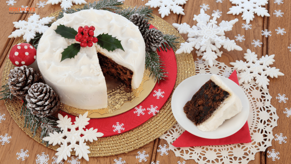 Cây Holly được trang trí nhiều loại đồ ăn/uống mỗi khi đông đến